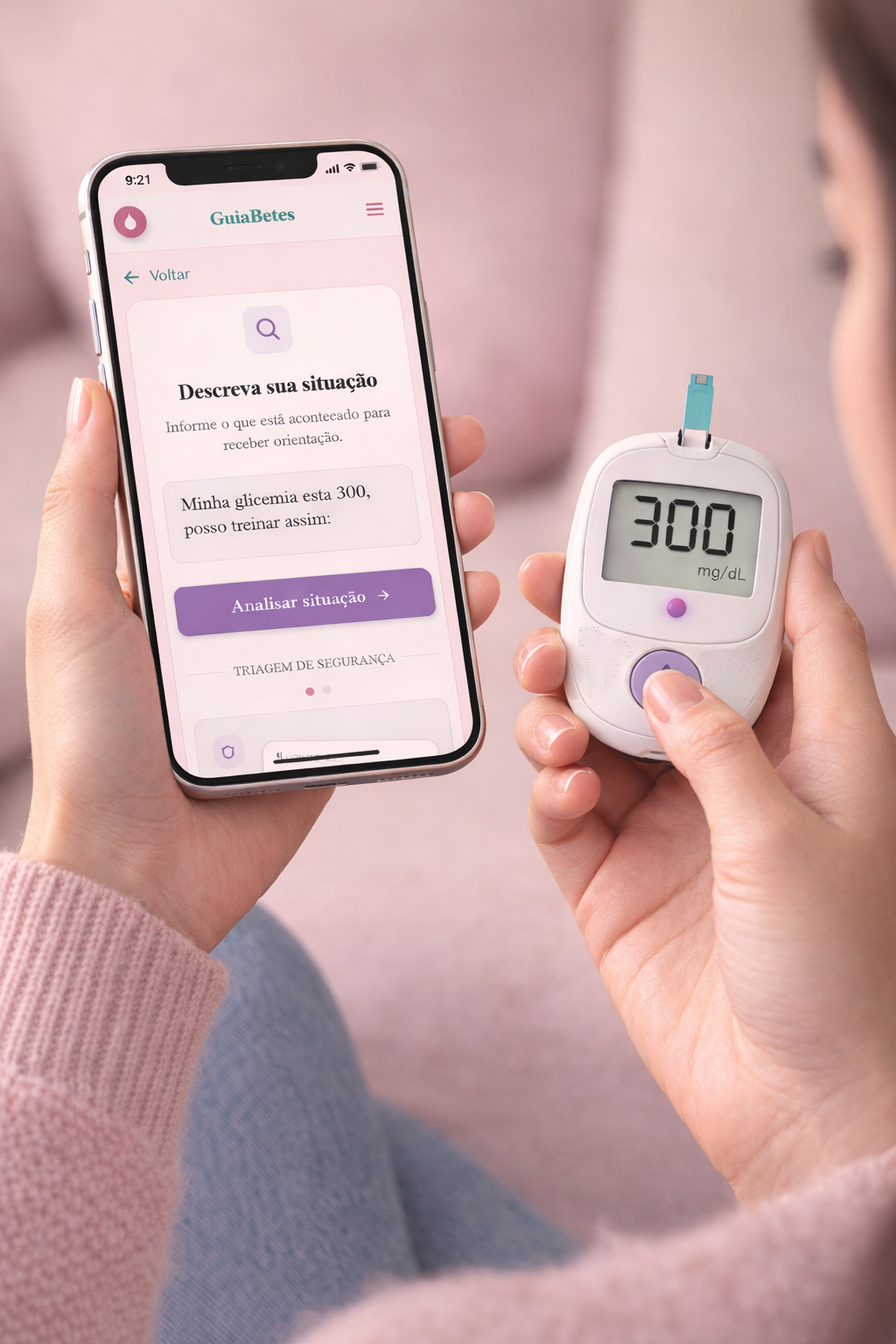 Mulher com sensor de glicose apontando para o app no celular